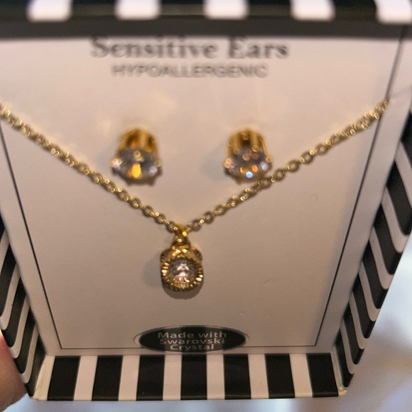 Kohls Sensitive Ears Hypoallergenic Swarovski Crystal Earrings and Necklace Set - Picture 4 of 10